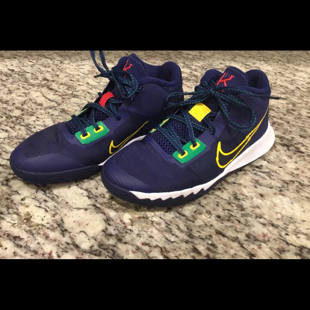 NIKE KYRIE FLYTRAP IV  sz 5y